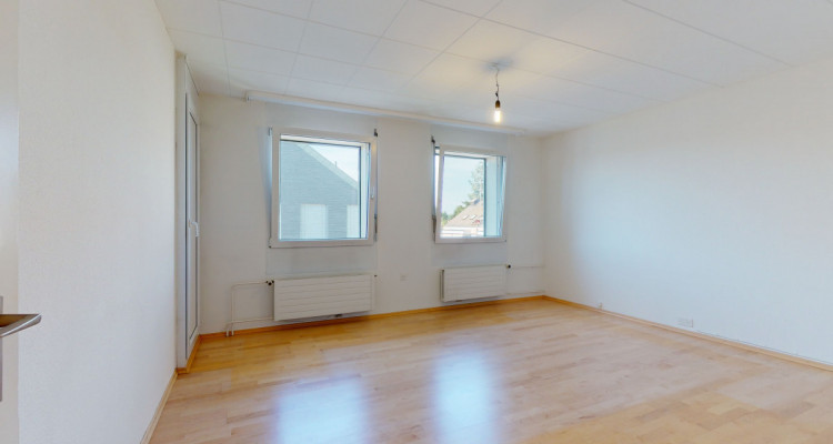 Renovierte Dachwohnung - mit Terrasse und Balkon, viel Platz und Raum image 5