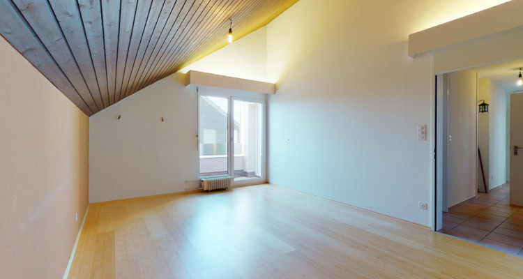 Renovierte Dachwohnung - mit Terrasse und Balkon, viel Platz und Raum image 6