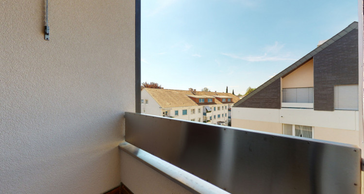 Renovierte Dachwohnung - mit Terrasse und Balkon, viel Platz und Raum image 7