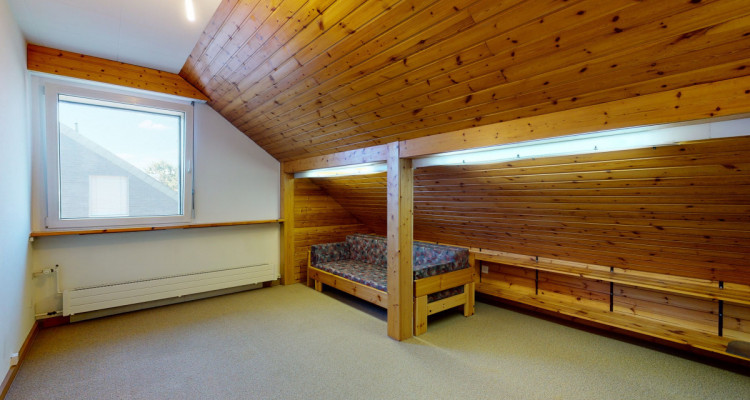 Renovierte Dachwohnung - mit Terrasse und Balkon, viel Platz und Raum image 11