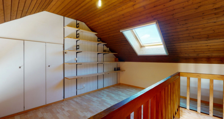 Renovierte Dachwohnung - mit Terrasse und Balkon, viel Platz und Raum image 12