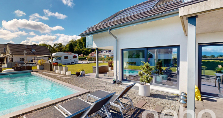 Maison de rêve avec piscine chauffée et vue lac ! image 1
