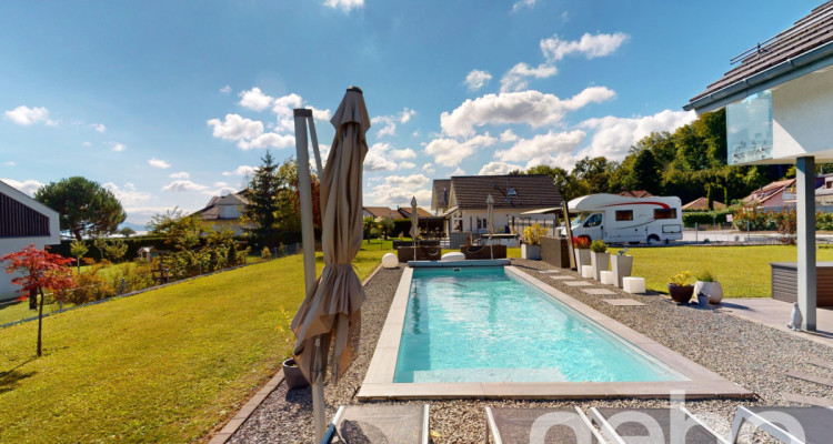 Maison de rêve avec piscine chauffée et vue lac ! image 10