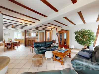 Grande maison rénovée avec vaste jardin à St-Imier image 4