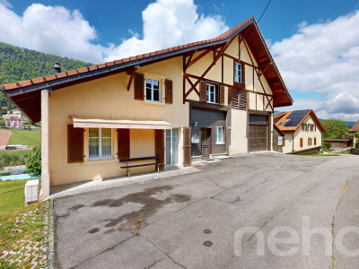 Grande maison rénovée avec vaste jardin à St-Imier image 12