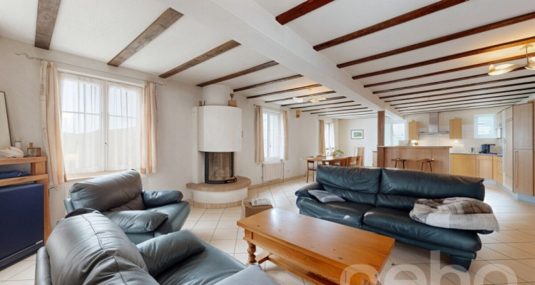 Grande maison rénovée avec vaste jardin à St-Imier image 5