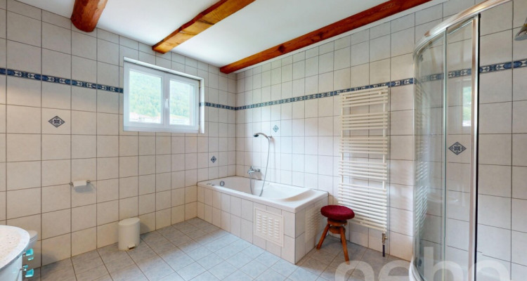 Grande maison rénovée avec vaste jardin à St-Imier image 11