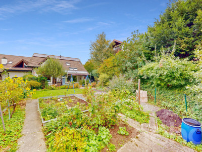 Sehr gepflegtes Doppeleinfamilienhaus mit gemütlichem Garten image 2