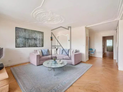 Unique! 4.5 room apartment with panoramic lake view! image 3