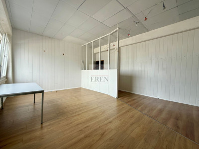 Bureau / surface administrative / commerciale de 31 m2 à louer à Conthey image 2