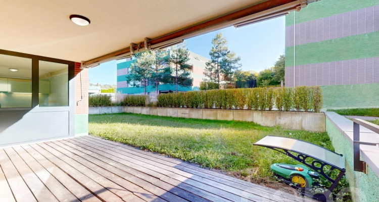 Exklusive 3.5-Zimmer-Gartenwohnung mit grossem Aussenbereich image 11