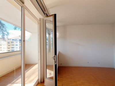 En exclusivité: Appartement centre Ville, confortable & lumineux  2 pièces image 2