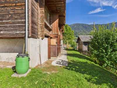 Chalet mitoyen à rénover - vue dégagée - environnement calme et verdoyant  image 11