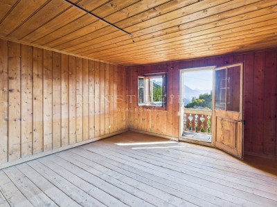 Chalet mitoyen à rénover - vue dégagée - environnement calme et verdoyant  image 4