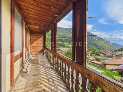 Chalet mitoyen à rénover - vue dégagée - environnement calme et verdoyant  image 2