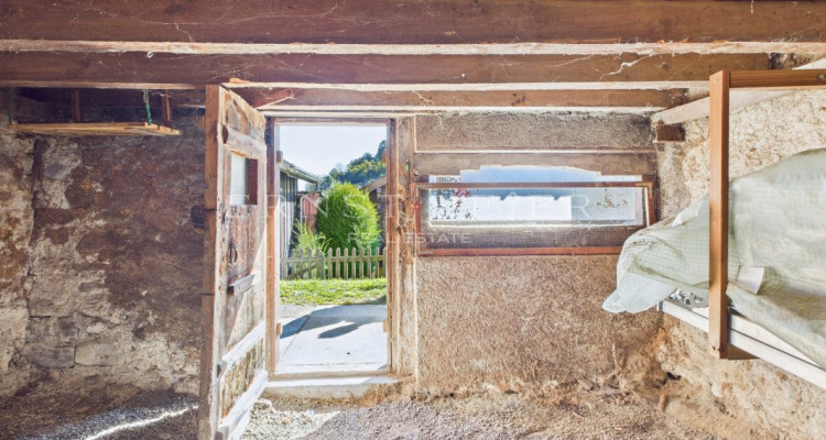 Chalet mitoyen à rénover - vue dégagée - environnement calme et verdoyant  image 9