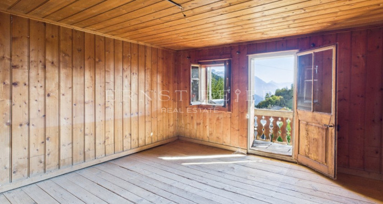 Chalet mitoyen à rénover - vue dégagée - environnement calme et verdoyant  image 4