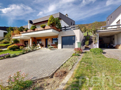 Grande maison mitoyenne sur 3 étages avec terrasse et balcon! image 1