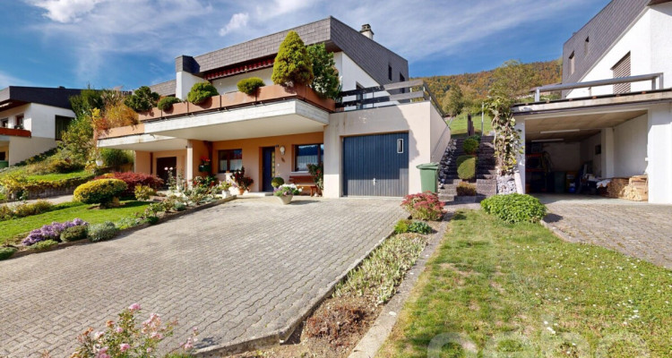 Grande maison mitoyenne sur 3 étages avec terrasse et balcon! image 1