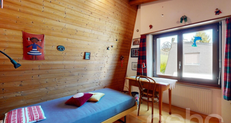 Grande maison mitoyenne sur 3 étages avec terrasse et balcon! image 10