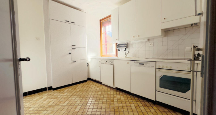 Appartement de 4.5 pièces situé au centre de Fully image 1