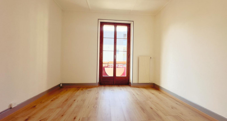 Appartement de 4.5 pièces situé au centre de Fully image 4