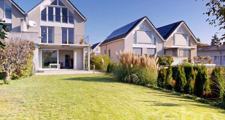 Modernes 6.5-Zimmer EFH an sonniger Lage mit pflegeleichtem Garten image 1