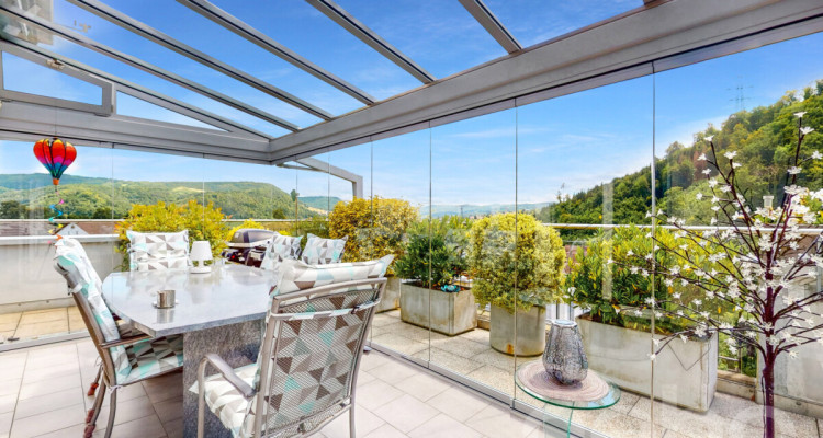 Attraktive 5.5-Zimmer-Attikawohnung mit direktem Liftzugang image 1