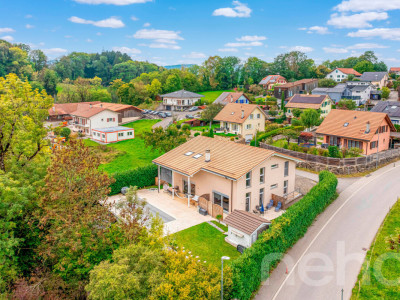 Exclusif: Grande villa de 3 logements avec piscine image 1