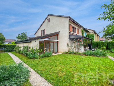 Sérénité, face à un champ agricole image 3