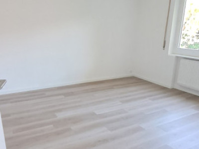 A louer au rez, un 6.5 pièces entièrement rénové d’env. 100m2 à La Tour de Peilz image 5