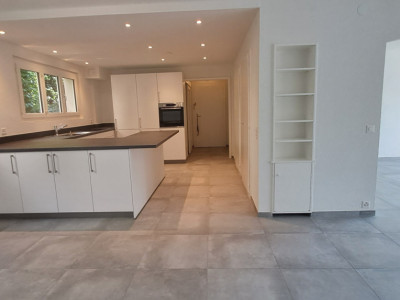 A louer au rez, un 6.5 pièces entièrement rénové d’env. 100m2 à La Tour de Peilz image 1