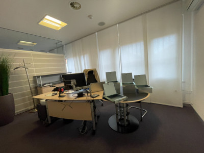 Arcade / Bureau à louer   image 7