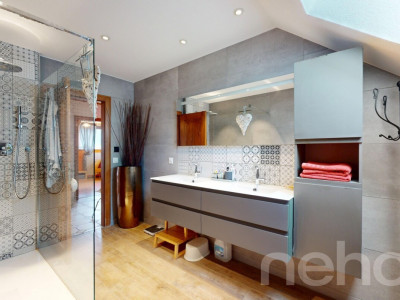 Grande Maison de deux appartements + Bureaux et garages indépendants image 9