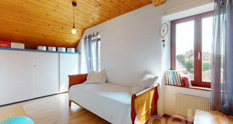 Grande Maison de deux appartements + Bureaux et garages indépendants image 7