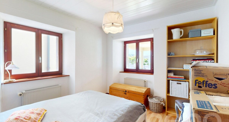 Grande Maison de deux appartements + Bureaux et garages indépendants image 11