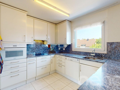 Zentrale 3.5-Zimmer-Attikawohnung mit Fernsicht image 4