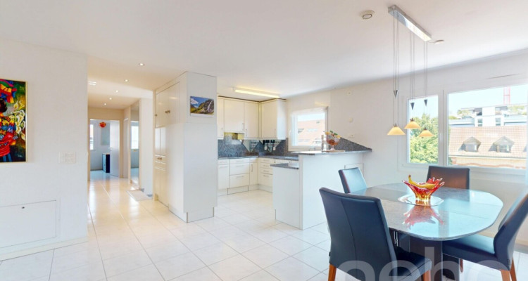 Zentrale 3.5-Zimmer-Attikawohnung mit Fernsicht image 1