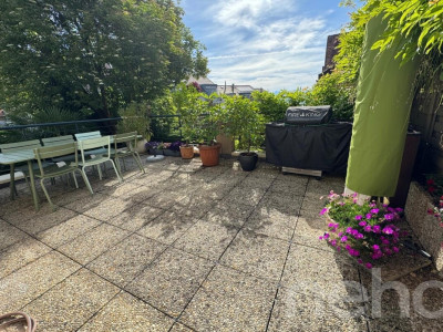 Au centre du village, vue lac image 2