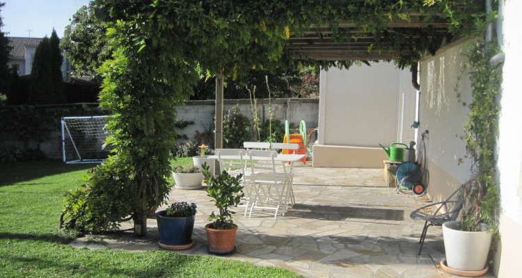 Très belle maison locative des années 30 , 3 appts, 582 m2 terrain image 2