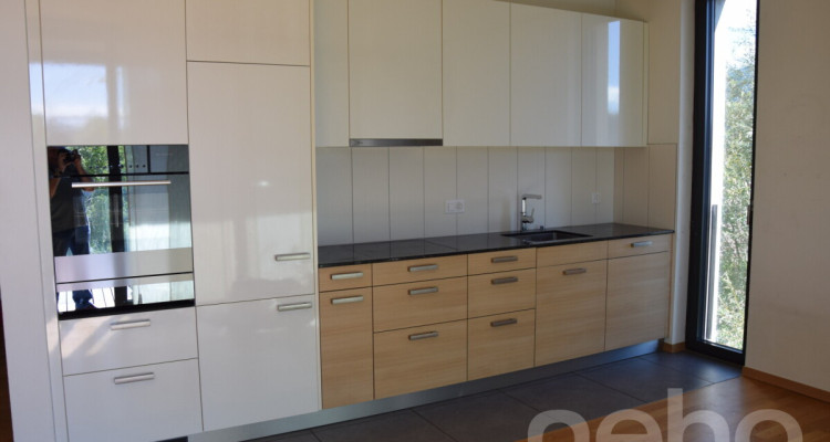 Moderne 3,5-Zimmer-Wohnung an zentraler Lage in Biel image 1