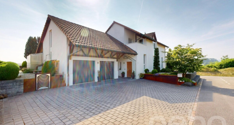 Wunderschönes EFH mit 250m2 Wohnfläche, Pool, Spa und Wintergarten image 3