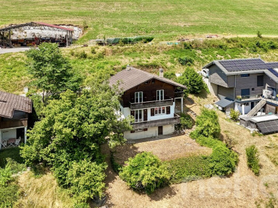 Vue panoramique et charme authentique: Un chalet à réinventer image 2