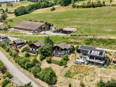 Vue panoramique et charme authentique: Un chalet à réinventer image 5