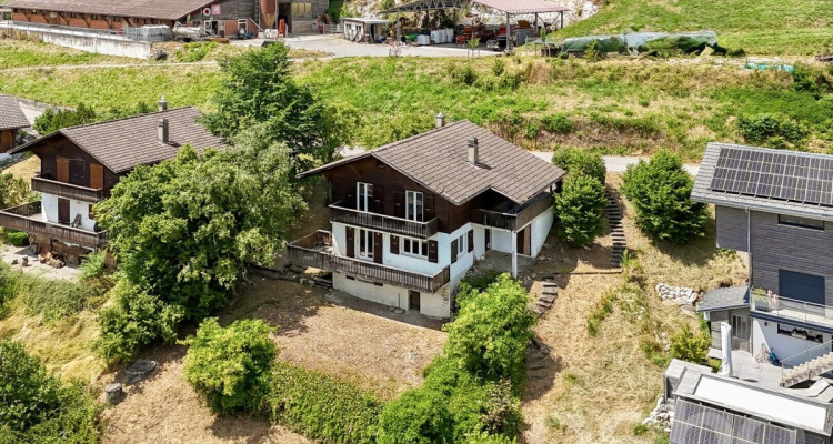 Vue panoramique et charme authentique: Un chalet à réinventer image 4