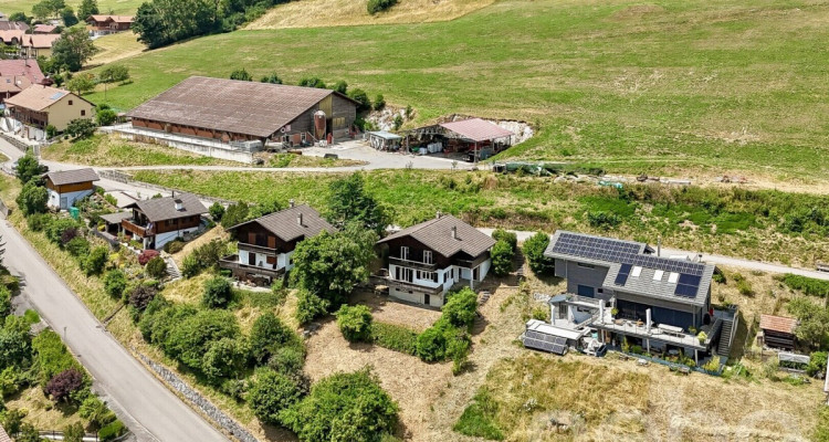 Vue panoramique et charme authentique: Un chalet à réinventer image 5