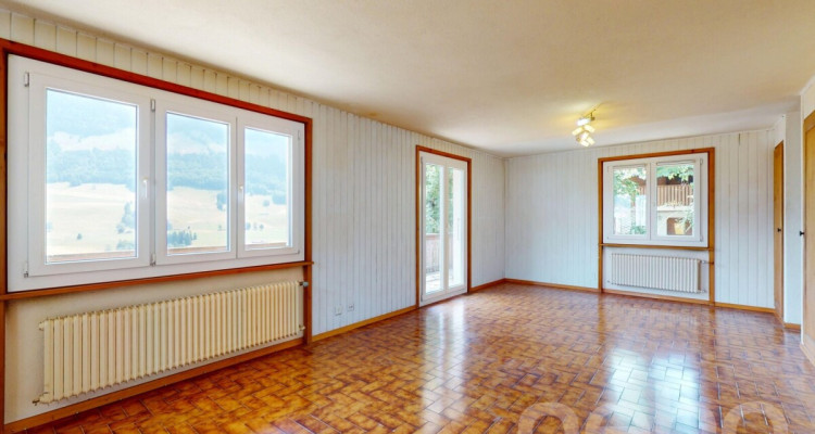 Vue panoramique et charme authentique: Un chalet à réinventer image 8