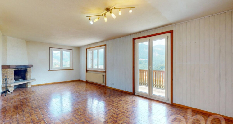 Vue panoramique et charme authentique: Un chalet à réinventer image 9