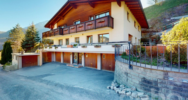 Mehrfamilienhaus mit Aussicht und Potenzial in Thusis image 1