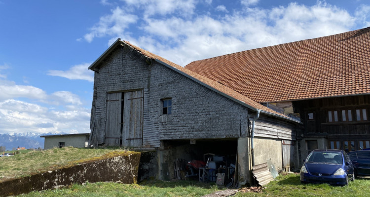 Ferme fribourgeoise à rénover avec un potentiel de construction exceptionnel ! image 1